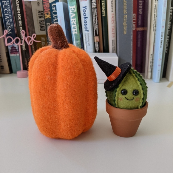 Halloween Felt Decor Duo - Picture 1 of 4